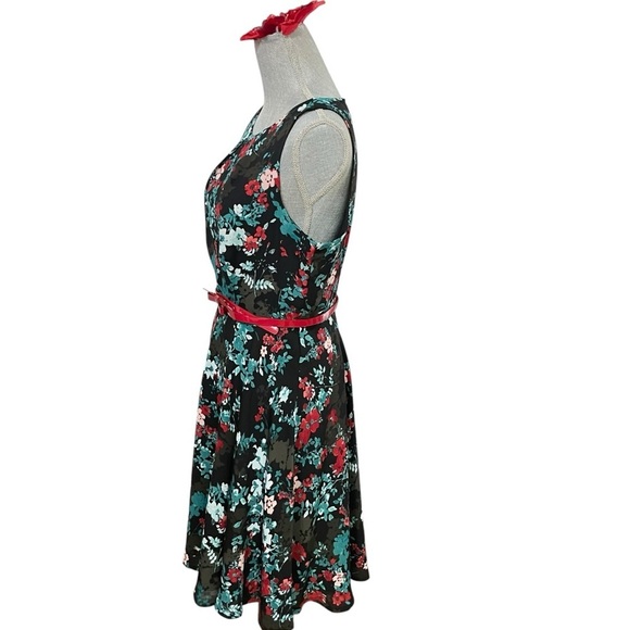 ELLE Aqua Floral
Print Pleated Fit & Flare Dress
Size M - Picture 5 of 14